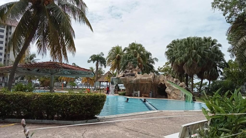 Taman Tanjung Apartment | Nadine's Homestay Glory Beach Resort Port Dickson