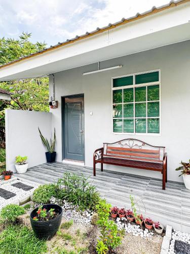 Teluk Kumbar House | NAR Kampung Studio