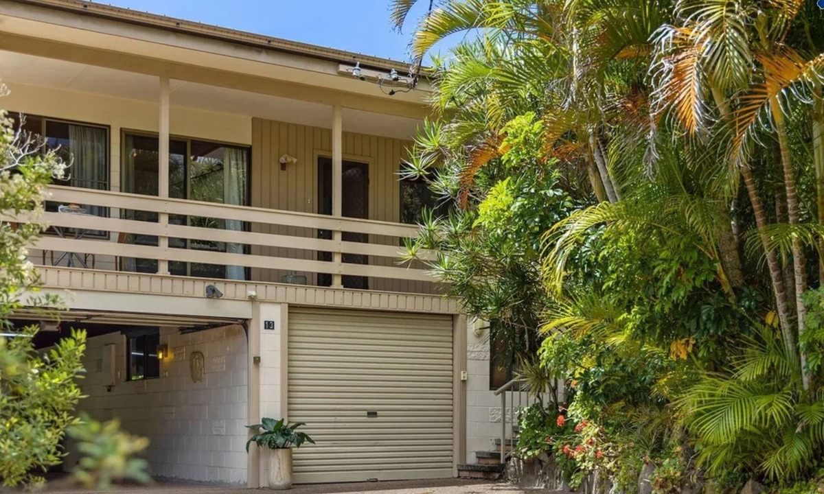 Nelson Bay House | Nelson on Nelson – walk to beach, sleeps 13, pet friendly