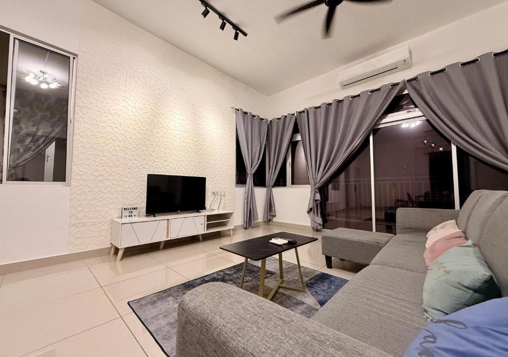 Setia Tropika Apartment | New Cozy 3BR 4Bath Spacious Centra Residences at Dato ONN With Pool Gym Balcony