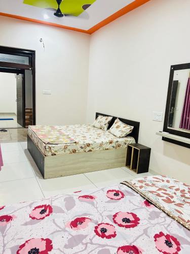 Shri Madhopur Hotel | New hotel Arjun place, Reengus