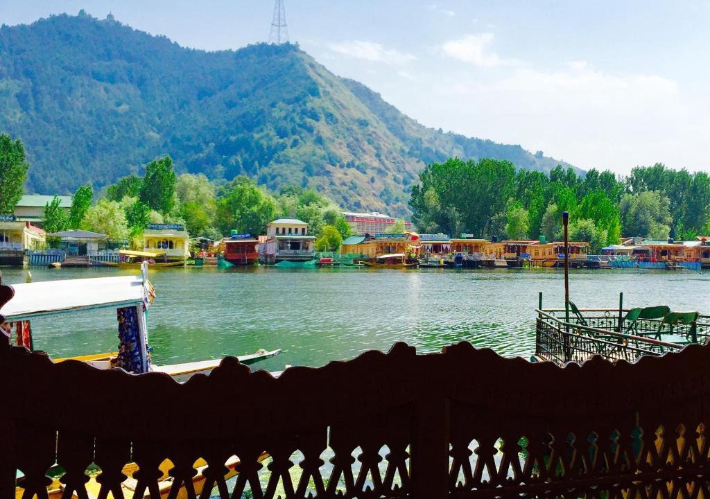 Dal Lake Hotel | New Sea Palace Houseboats