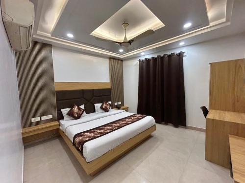 Paharganj House | Newly Built Guest House Sapphire