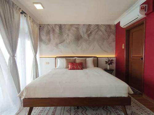 Padang Matsirat Apartment | Newly Renovated Studio w Seaview Balcony