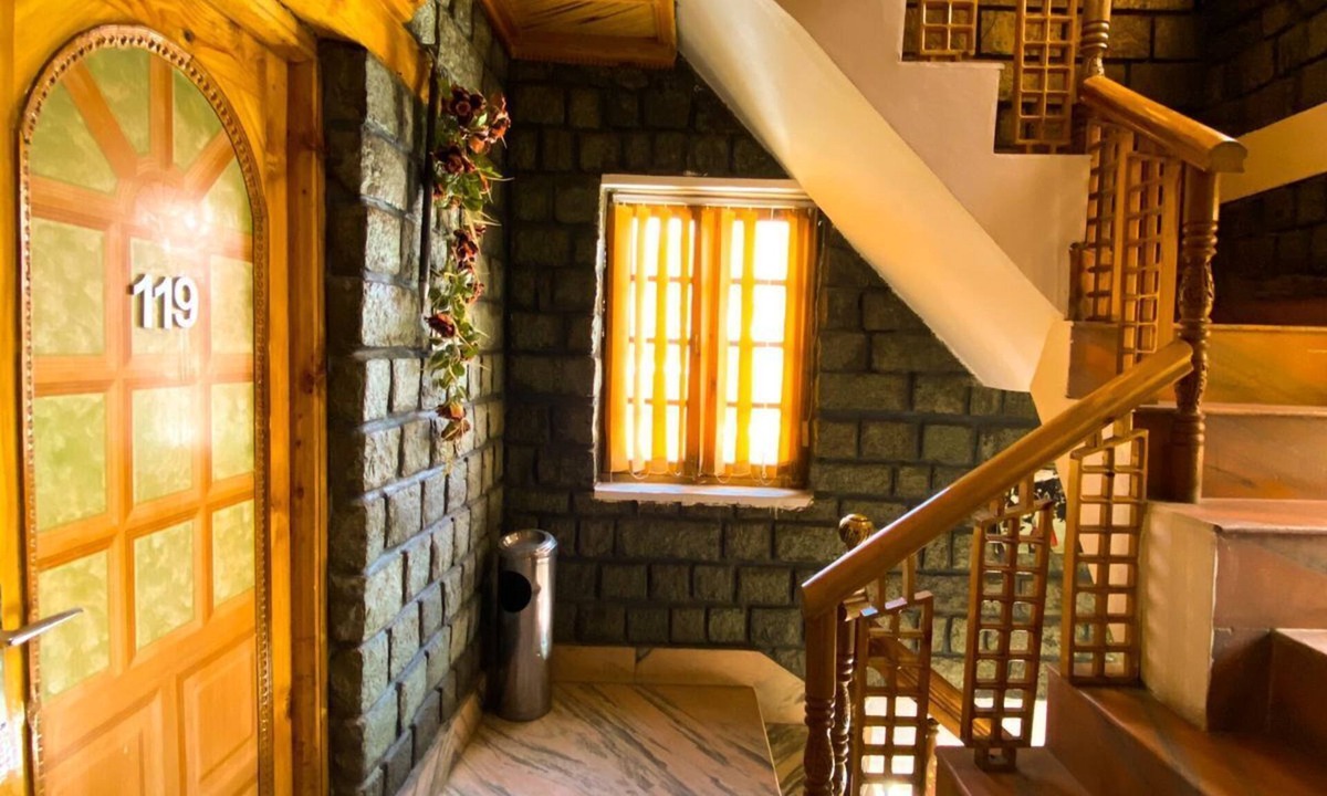 Leh Hotel | Nezer Hostel & Roof Top Cafe