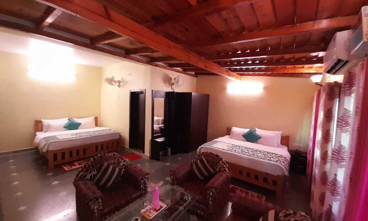 Naukuchiyatal Hotel | Niharika Palace by Royal Collection
