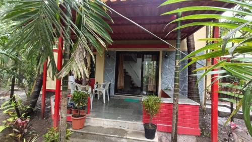 Alibaug House | NivaantatVicharays Palm View Family Room