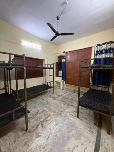 Mahanagar Hostel | Nook Coliving Male Only