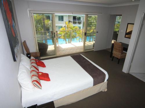 Salamander Bay Apartment | Oaks Pacific Blue 339 Huge Resort Lagoon Pool