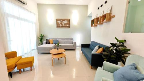 Tanjung Bungah Villa | Ocean 19 Shamrock Beachfront Villa with BBQ