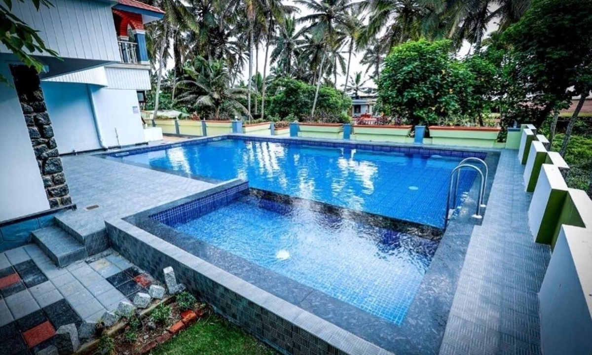 Poovar House | Ocean Queen Palace Poovar – Elegant Deluxe Queen Room