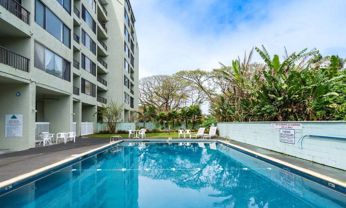 Hilo Condo | Oceanfront Condo w/ Shared Pool & Garden Views, Free WiFi, & Washer/Dryer