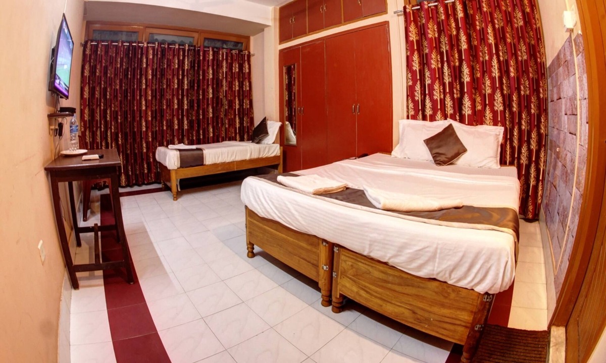 Khanapara Hotel | Om Shree Cottage