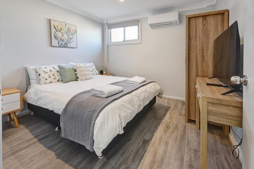 Llanarth Apartment | Ophir Studio - Ideal for Work, BBQ