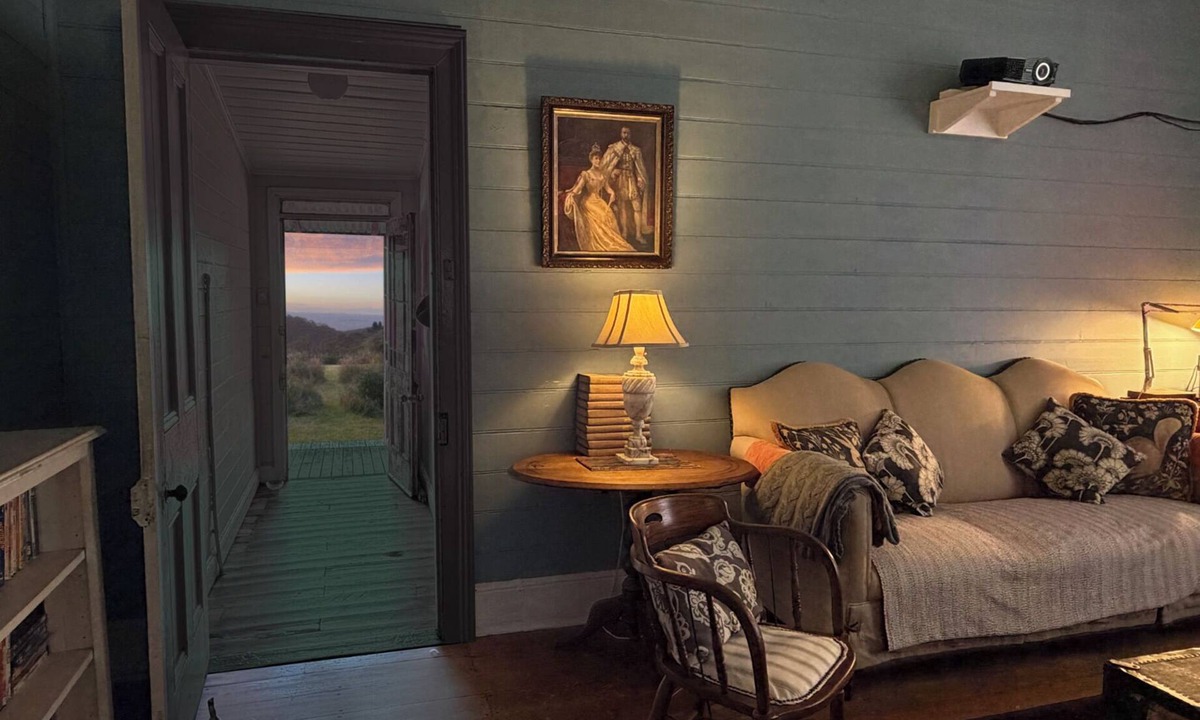 Blackheath Cabin | Original 1895 cottage, magnificent uninterrupted views of valley.