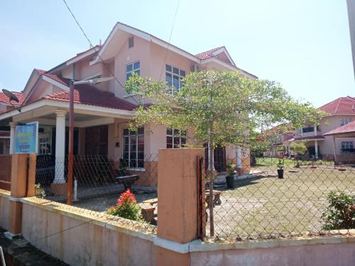 Kampung Seberang Takir House | Orkid Camelia Homestay - Near Drawbridge, Mayang Mall, KTCC, Pasar Payang