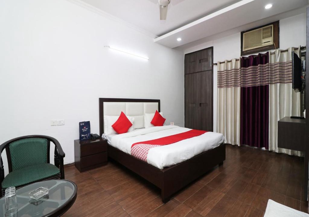 Saket Bed & Breakfast | OYO 28617 Saket Residency