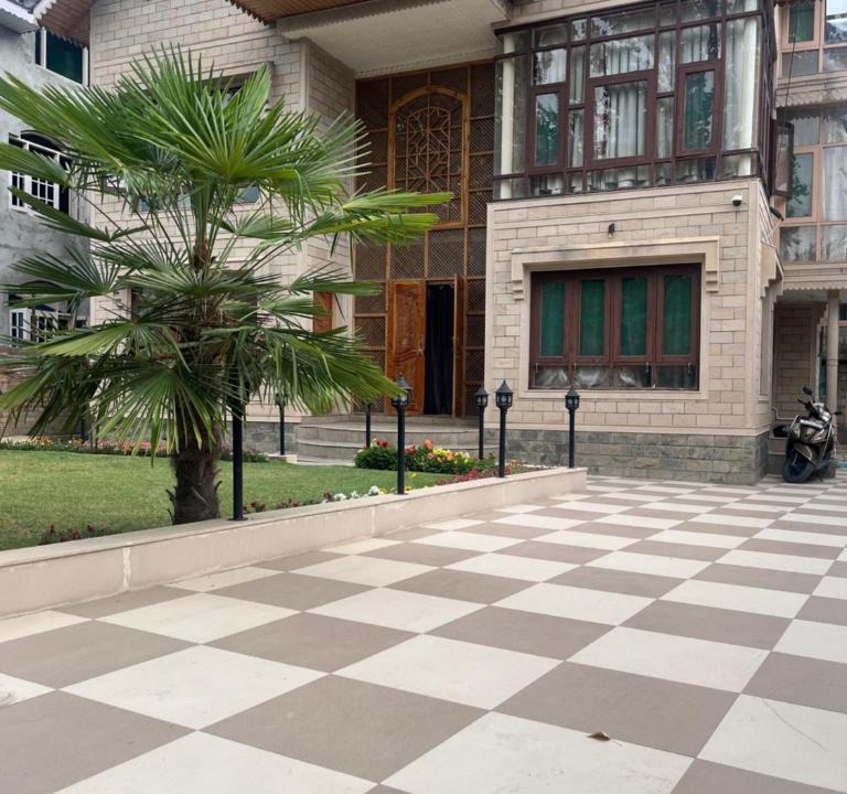 Srinagar House | p&q's guest house