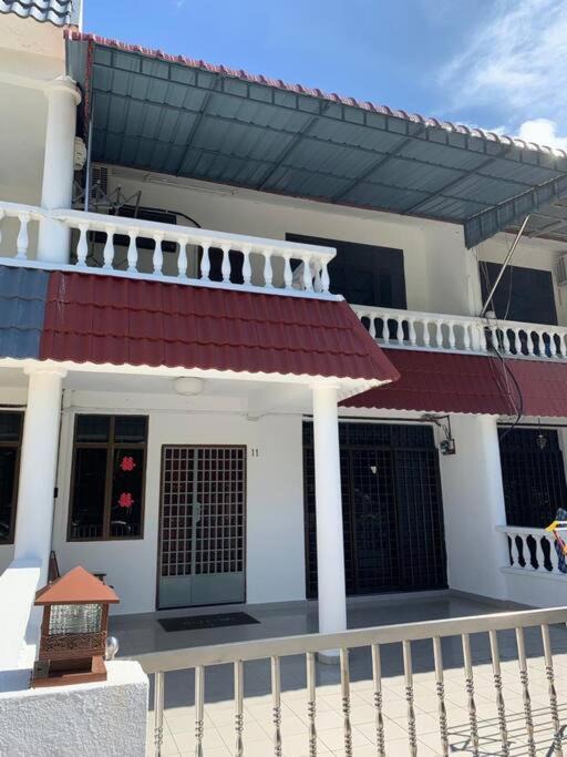 Pangkor Island House | Pangkor Island Seaside @ 4 rooms Homestay