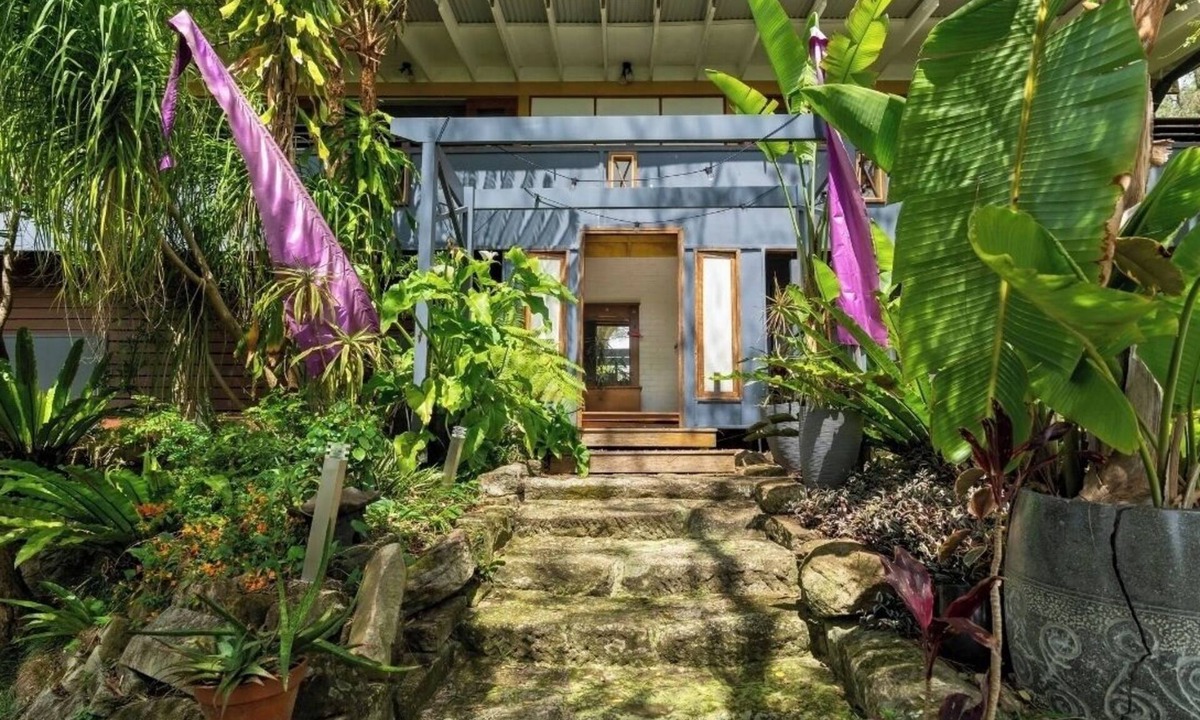 Dangar Island House | PARADISO on Dangar island. Peak of the Hill. Resort treetop style vibes