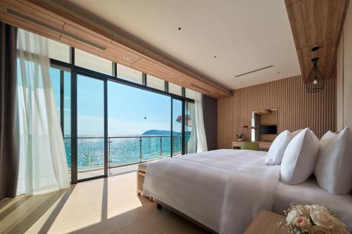 Pantai Tengah Hotel | PARKROYAL Langkawi Resort
