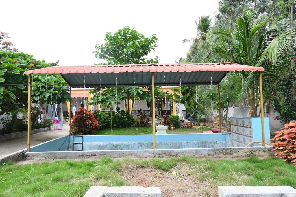 Hoskote House | Peaceful Farmhouse Retreat Near the City