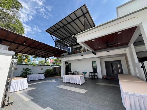 Bandar Baru Permas Jaya House | Permas Jaya Corner Homestay -Event -Party -TablePool -Karaoke -BBQ