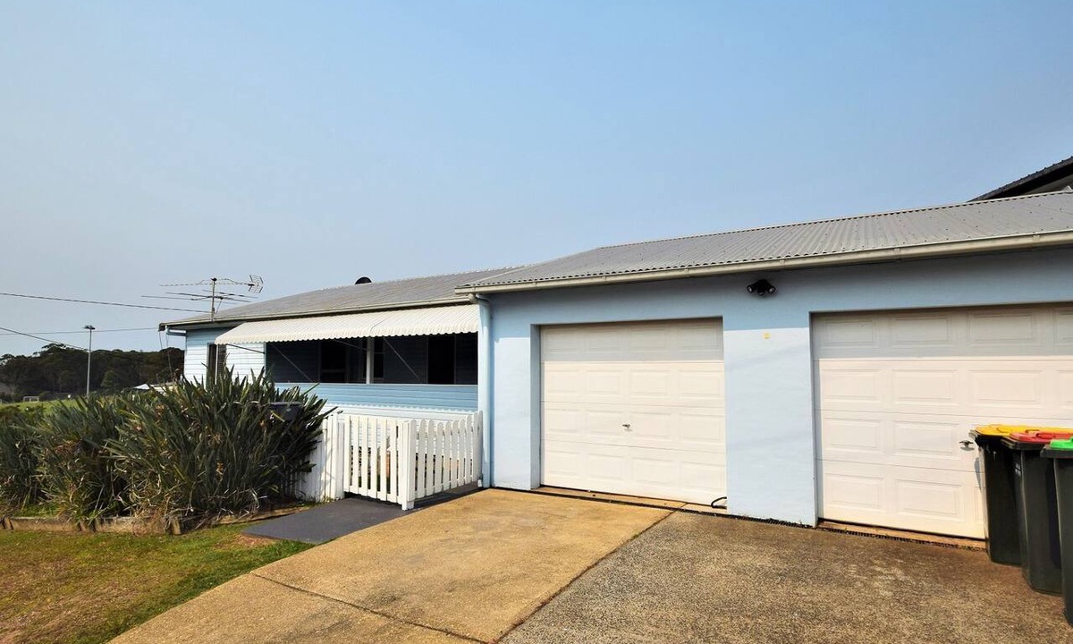 Nambucca Heads House | Pet friendly two Bedroom house, located close the the beach and main street!