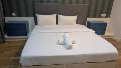 Gua Apartment | Platinum suits Klcc By Home Town