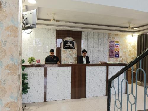 Greater Noida Hotel | PLAY GOLDEN PETELS near cherry county
