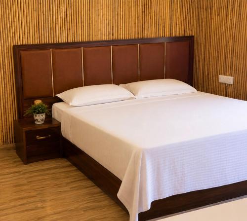 Ghaziabad Resort | Poolside Paradise