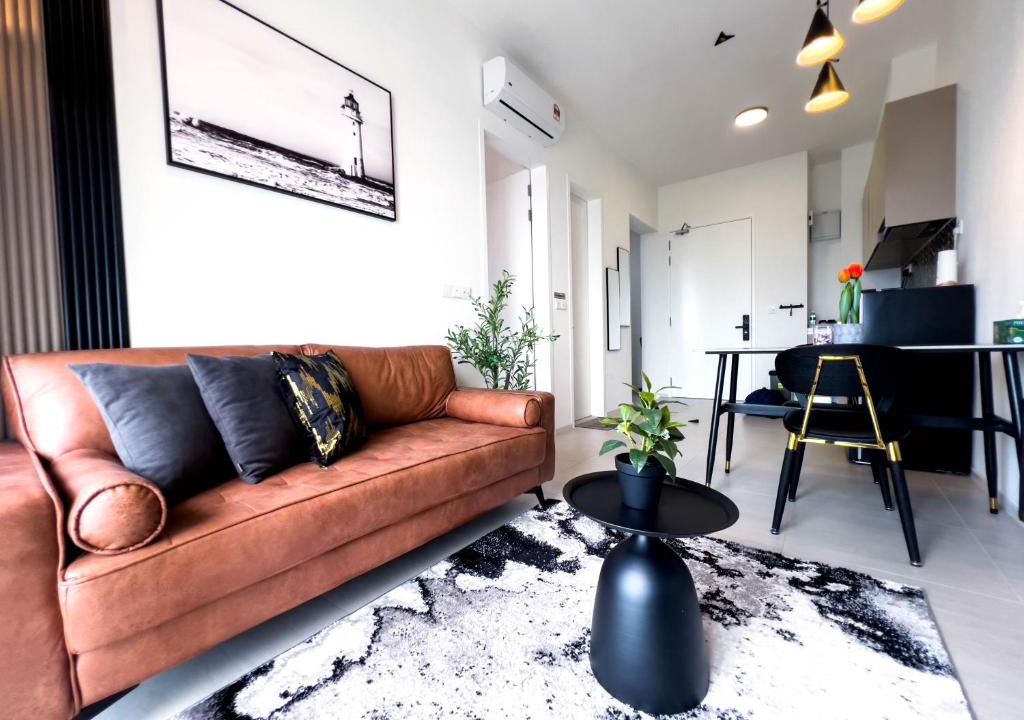 Bangsar South Apartment | Premier Stay KL - Bangsar South - King Bed - Work Space - Near LRT, VE, Conexxion