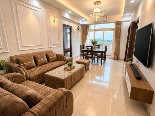 Taj Ganj Apartment | Premium Aura Stays 2 BHK Luxury Family Stay