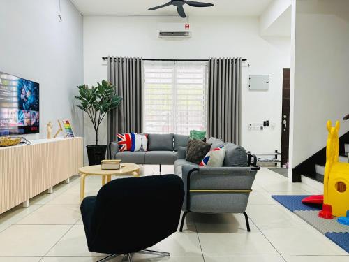 Kampung Alma House | Premium doublestorey BM Alma 14pax near Autocity-Aeon-Lotus's