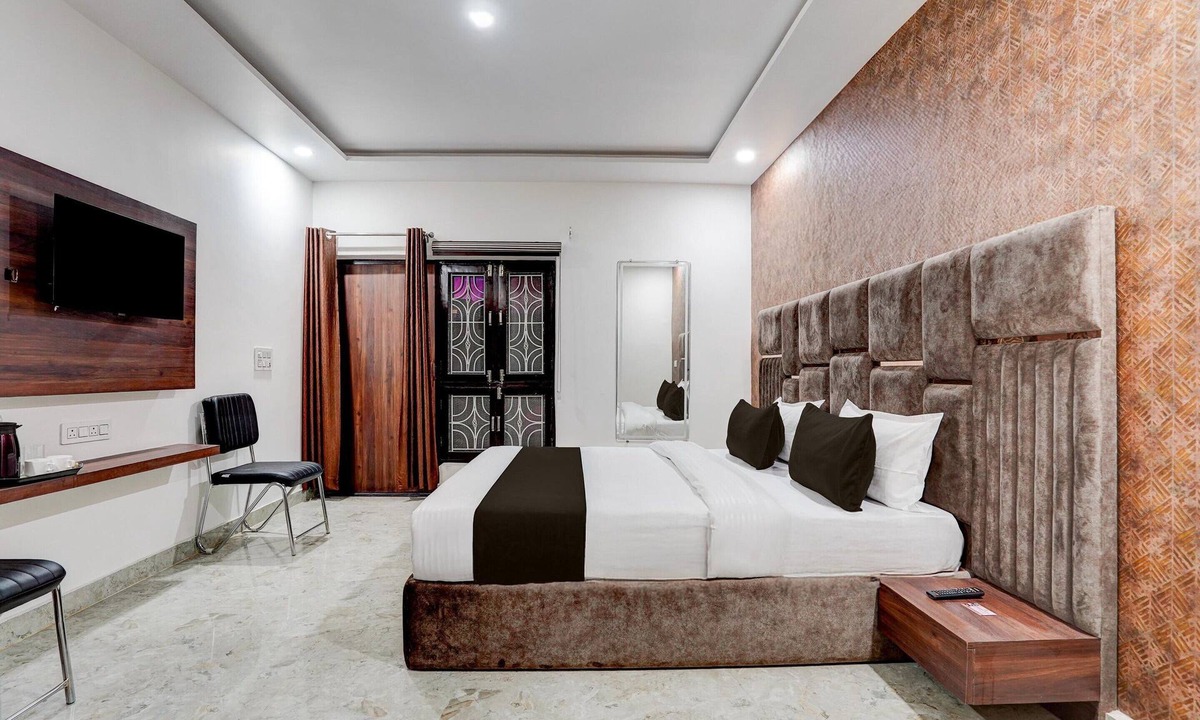 Bareilly House | Premium Neelam Hotel