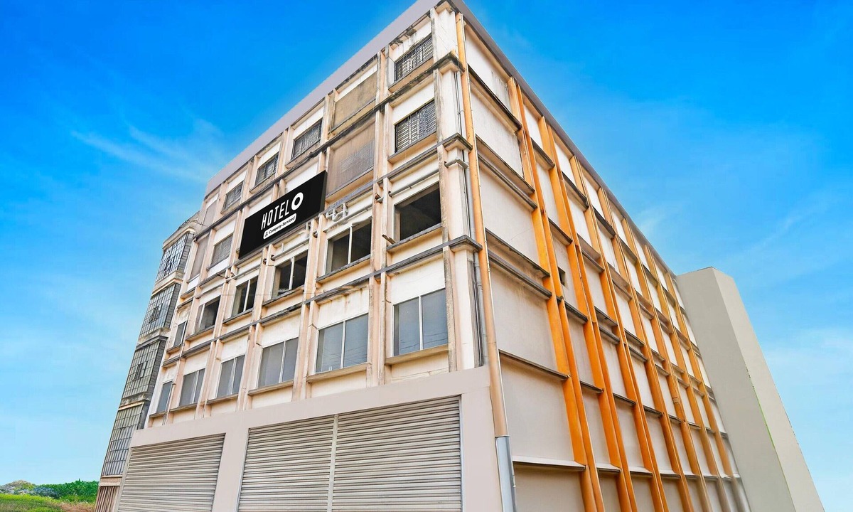 Thakurpukur House | Premium Royal Crown Banquet