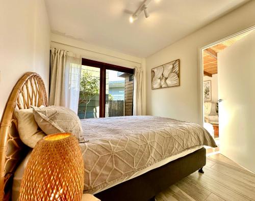 Ocean Shores Apartment | Private Access Retreat 1 Queen Bedroom w Stunning Pool and Ocean Views