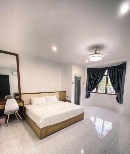 Taman Impian House | Private Bathroom in King Room Bukit Mertajam Alma Impian