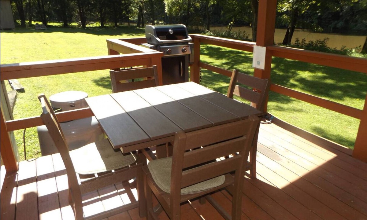 Pine Creek Cabin | Private Creekside Cabin for 2; Hot Tub, Waterfall Hike, Wi-Fi, Fire Pit