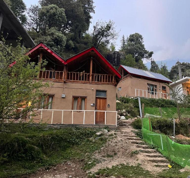 Jibhi Ski Chalet | Private Mudhouse Duplex Cottage by Kahani