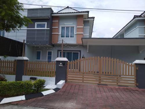 Pusing House | Pusing Semi-Detached Holiday House