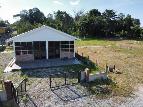 Kampung Laut Ski Chalet | Qimmy Riverside Guesthouse