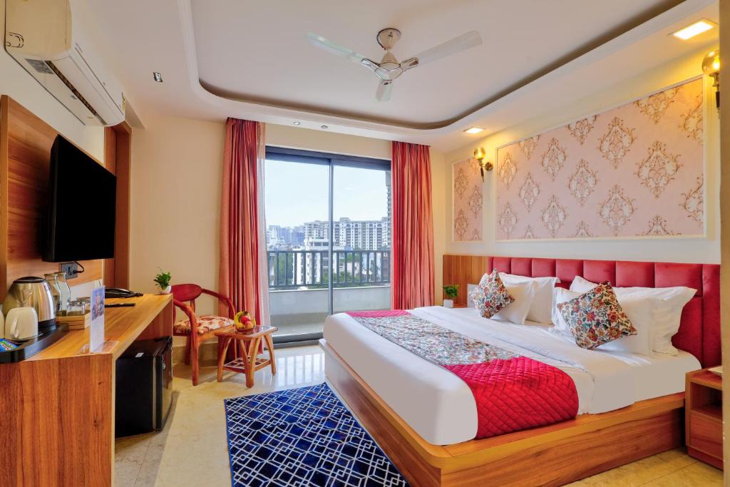 DLF Phase 5 Hotel | Qotel Siganture - Golf Course Road