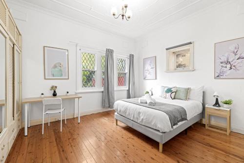 Maroubra South House | Quaint Double Room - Seconds to Shops & Eateries - Shared Bathroom