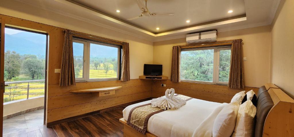 Fatehpur Hotel | Quartz Himalayan Brothers