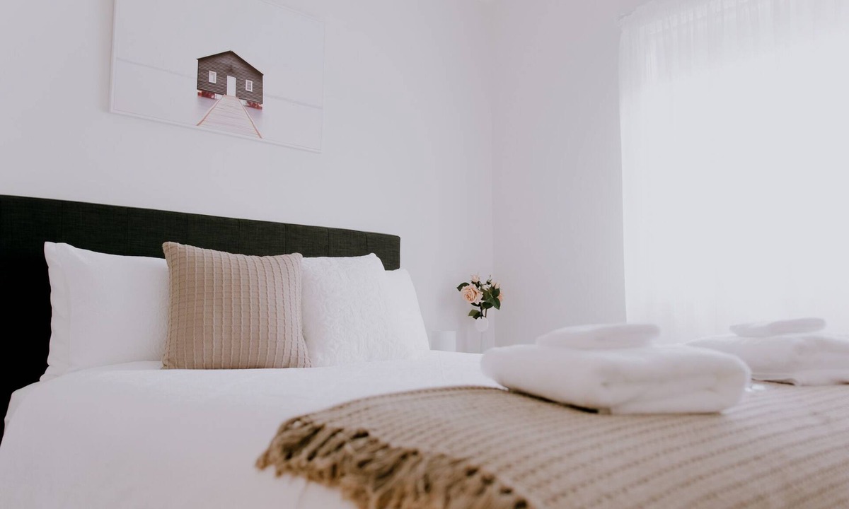 Central Mudgee House | Quiet relaxing Location,2 Bedroom 2 Bathroom Guesthouse.Walking distance to CBD.