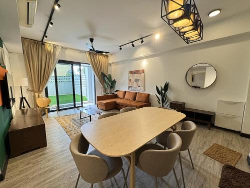 Bukit Jelutong Apartment | Radia Bukit Jelutong 2 Queen Beds & Netflix