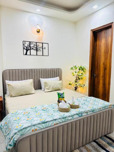 Ghata Apartment | Rahnit Stayz Cozy Comfort Near Golf Course Road