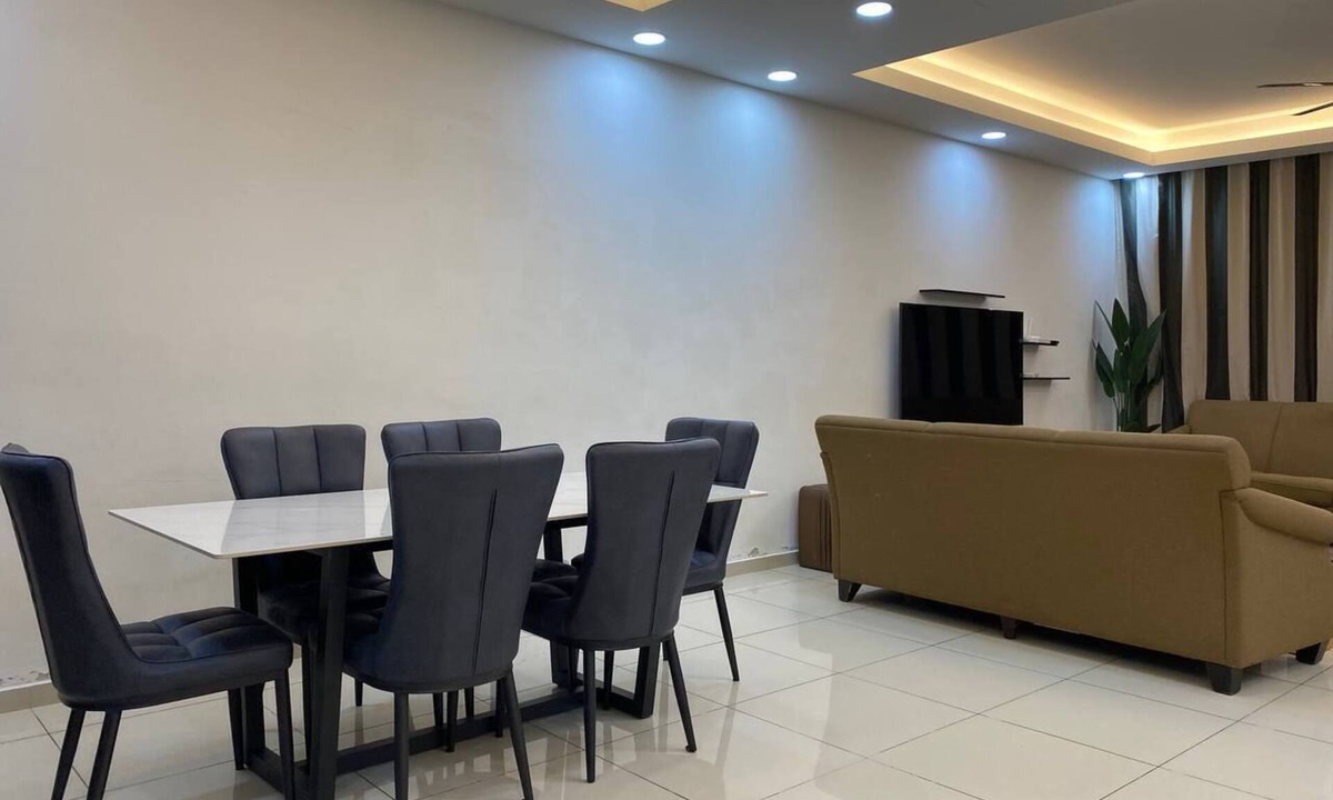 Bandar Sri Sendayan House | raja residence homestay sendayan seremban n9 2storey 4BR free wifi 65in smart tv