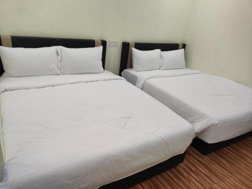 Kampung Penarik Hotel | Reds Roomstay Pantai Penarik 4